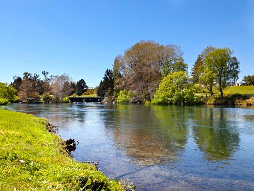Marinaside Villa - Taupo Holiday Apartment Exterior photo